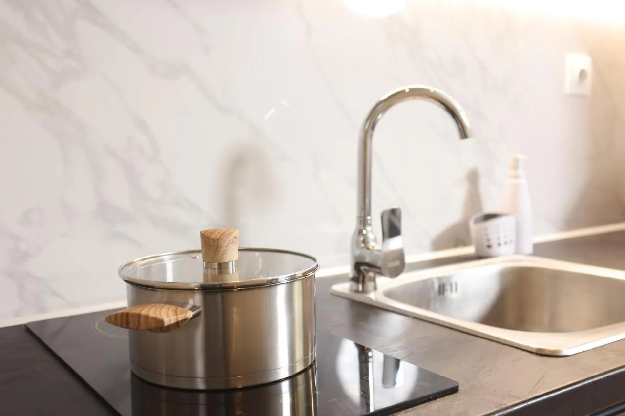 Zenou 24 Downtown Apartment 테살로니키